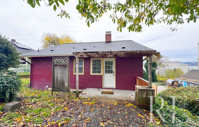 Charming Upper Unit with Modern Kitchen, Wraparound Layout & Walkable to PSNS