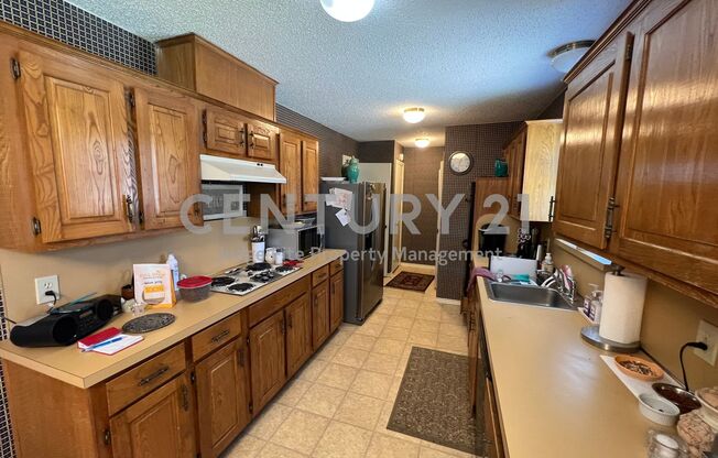 3 beds, 2 baths, $2,600