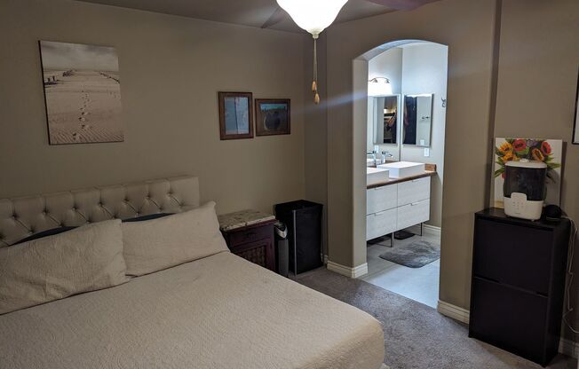 3 beds, 2.5 baths, $2,250, Unit unit 1290