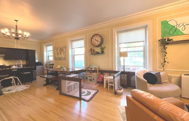 2 beds, 1 bath, $2,145, Unit 101