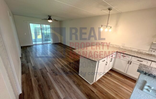 649 TAMIAMI TRL S