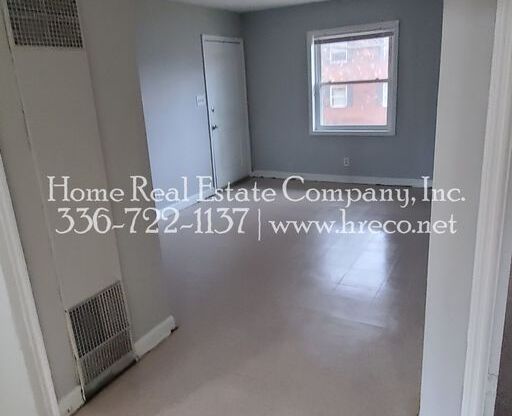 2 beds, 1 bath, $695, Unit 609-D