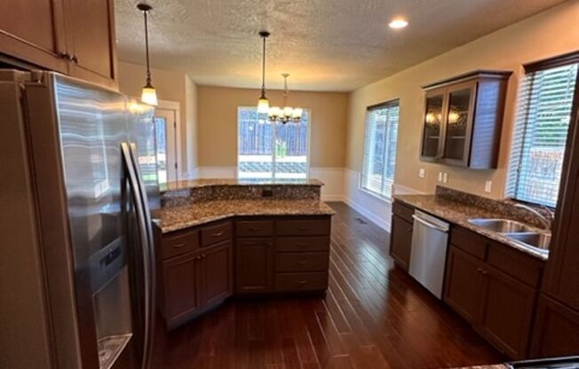 ****BEAUTIFUL HOME OFF CEDAR LINKS JUST WAITING FOR YOU****