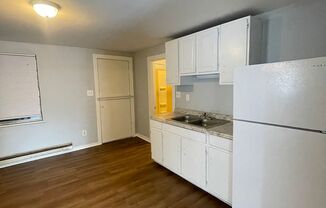 3 beds, 1 bath, 900 sqft, $1,350, Unit C