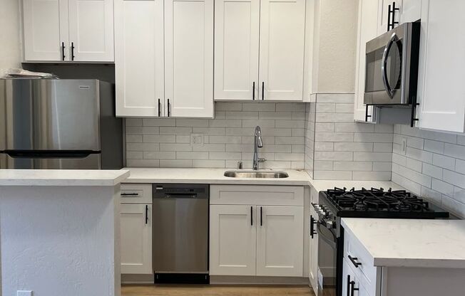 643 W 30th Street