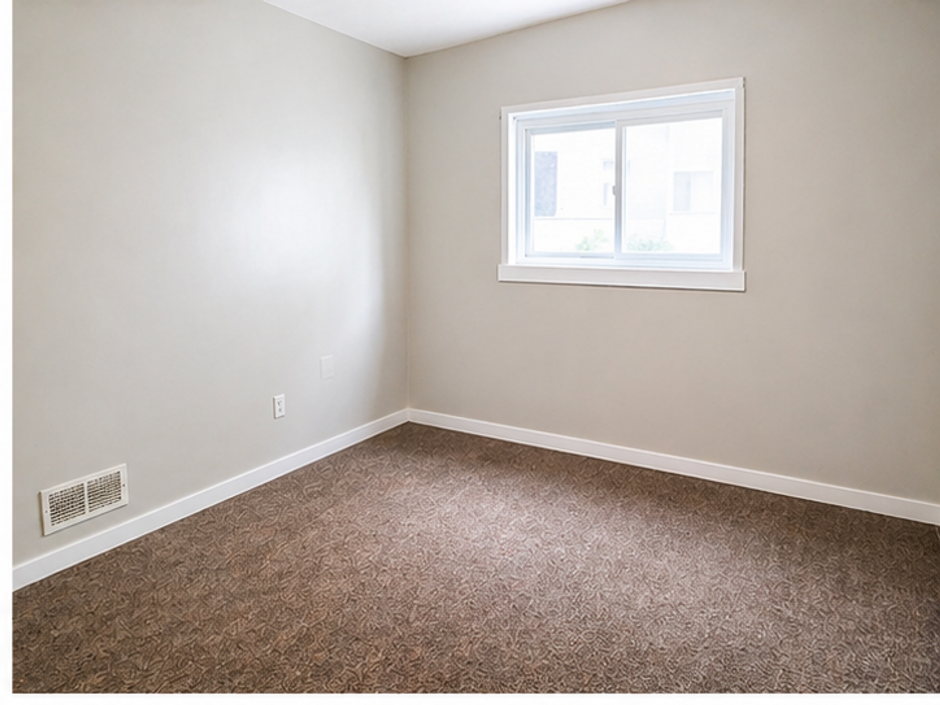 ***South Side Duplex Apartment For Rent * Pet Friendly * Walk to E. Carson St. * Available Now * Renovated ***