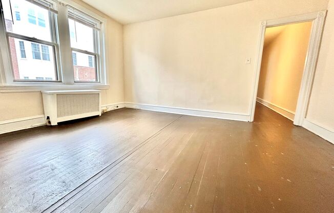 1 bed, 1 bath, 1,100 sqft, $1,900, Unit 7C