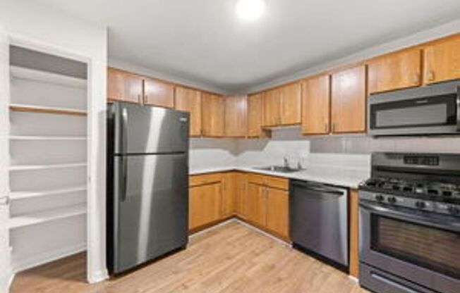 2 beds, 2 baths, $1,950, Unit #306