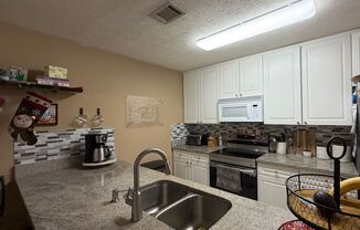 Asbury Hills Condominiums-2428 E. University, Unit 807