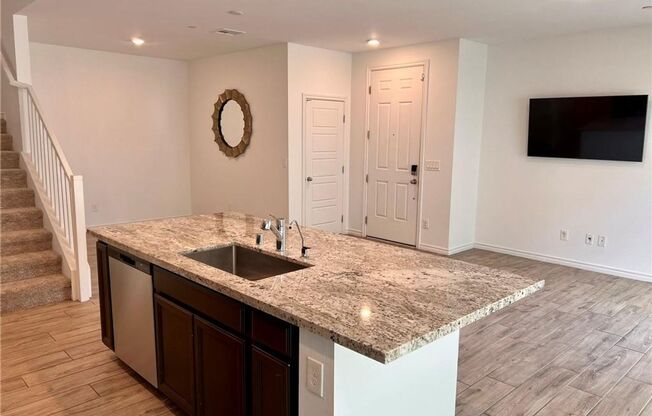 Spacious Townhome with Loft, Granite Kitchen & Community Pool in Gated Neighborhood
