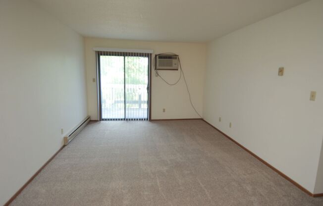 2 beds, 1 bath, 940 sqft, $725, Unit #10 - Garage 34