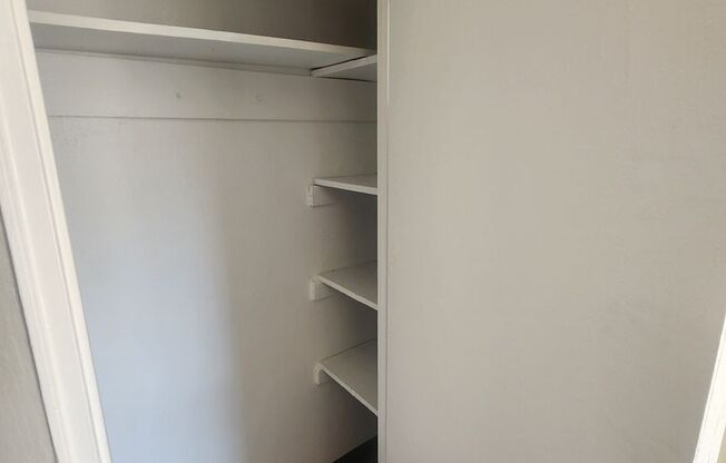 3 beds, 1 bath, 1,500 sqft, $1,300, Unit 1614-00