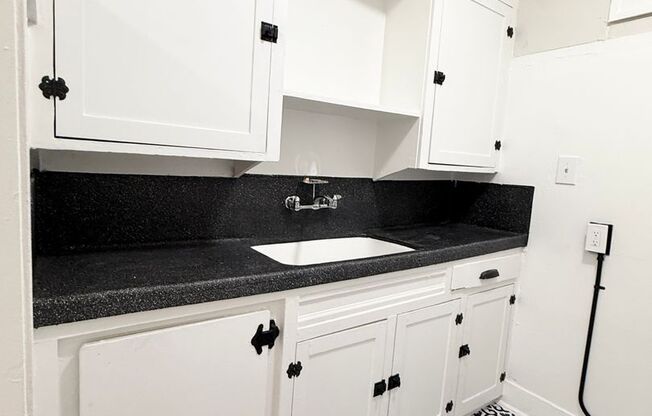 2 beds, 1 bath, $1,275, Unit B3607
