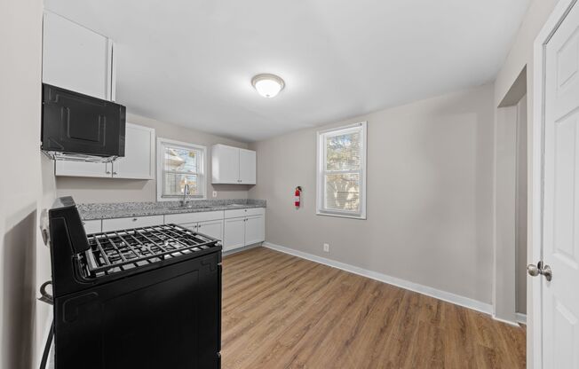 2 beds, 1 bath, $1,299