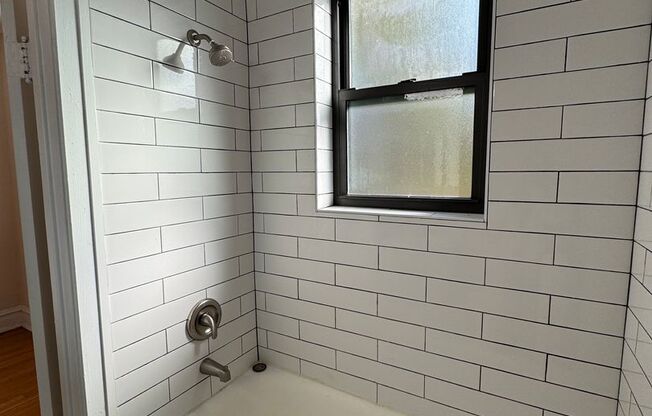 1 bed, 1 bath, 765 sqft, $1,395, Unit 615-3C