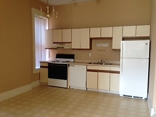 3 beds, 1 bath, $975, Unit 1111-3