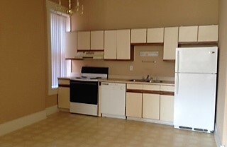 3 beds, 1 bath, $975, Unit 1111-3