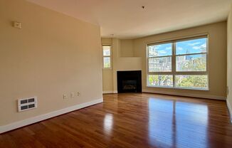 Beautiful 2 bedroom, 2 bath condo for rent at Chelsea Court!