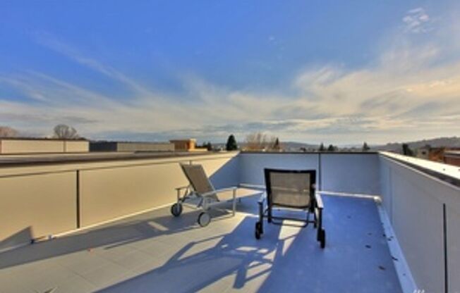 3Bd/2.5Ba Seattle Townhouse