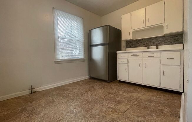 238 Pointview - 2 Bedroom - 1.5 Bath - MOVE-IN SPECIAL - 1/2 OFF 1st MONTH RENT!