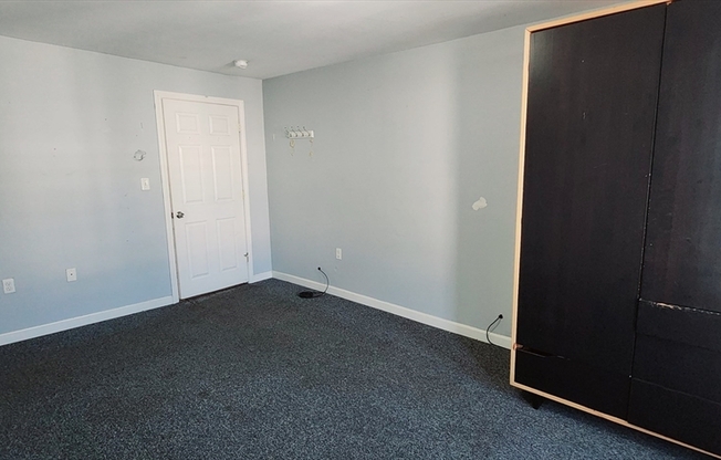 2 beds, 1 bath, 700 sqft, $2,400, Unit 3