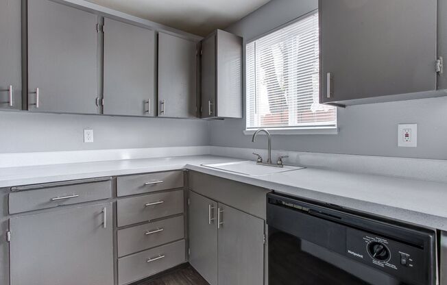 2 beds, 1 bath, 900 sqft, $1,395, Unit A2