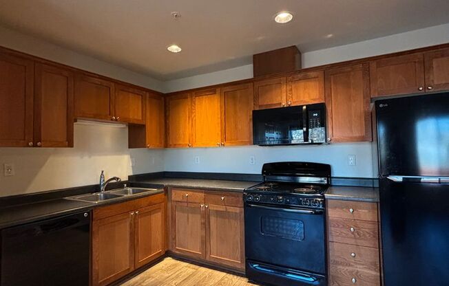 Studio, 1 bath, 580 sqft, $1,650, Unit 6-D