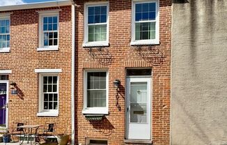 Charming 1 Bedroom/1 Bathroom Townhome w/ Den in Federal Hill, MD!
