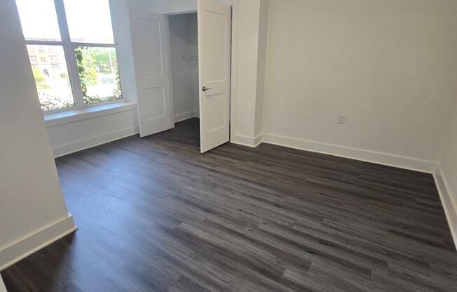 2 beds, 1 bath, 942 sqft, $1,695, Unit 211
