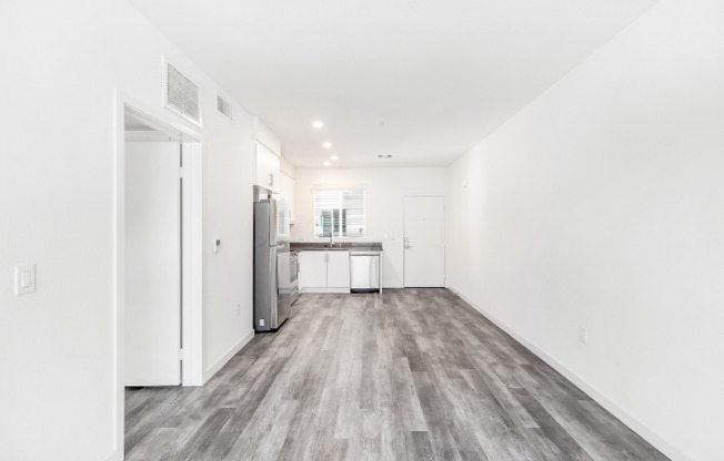 1249 W. 39th Place