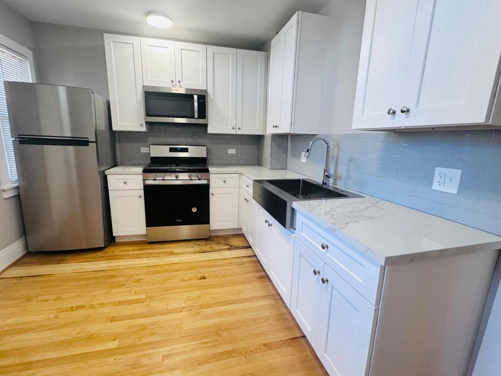 2742 W 66 ST