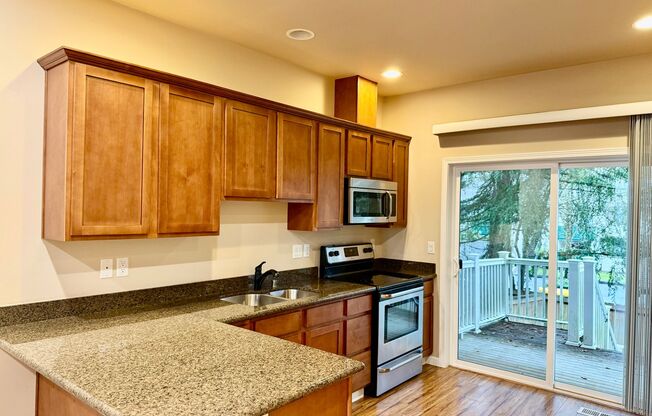 Beautiful 2 bed, 2.5 bath townhome located in Mountlake Terrance $2800/mo.