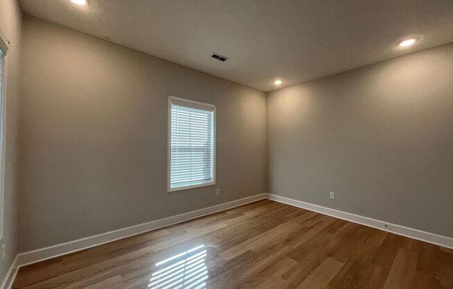 2 beds, 1 bath, 960 sqft, $995, Unit Apt. 114