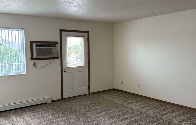 3 beds, 2 baths, 1,008 sqft, $1,250, Unit 1736-309