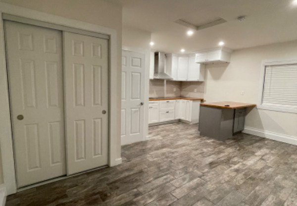2412 E COMMONWEALTH