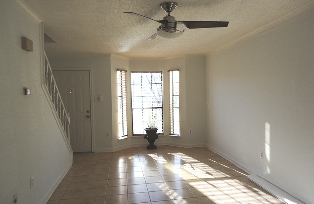 Mid-city townhome with fenced patio!