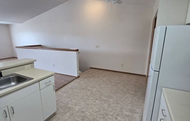 2 beds, 1 bath, 1,010 sqft, $1,269, Unit PL   7602