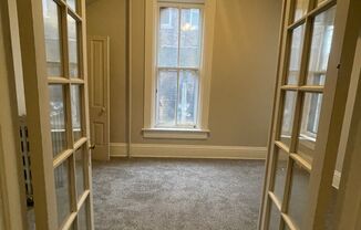 2 beds, 1 bath, $800, Unit 323 Apt. 1