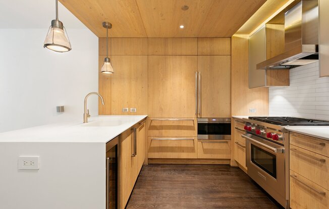 211 E 13 ST