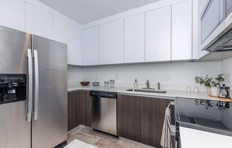 1 bed, 2 baths, 770 sqft, $2,400, Unit 402