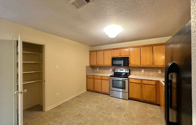 3 beds, 2 baths, 1,146 sqft, $1,200, Unit 4111 B Primrose Drive