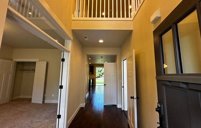 Beautiful 4-Bedroom Home in the Hills of West Linn – Smart Features + Move-In Ready!