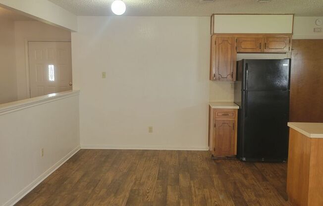 3 beds, 2 baths, $1,400