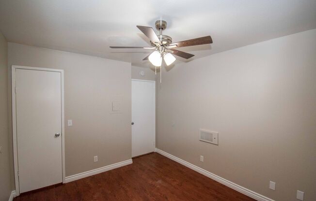 2 beds, 1 bath, $1,975, Unit 4960-01