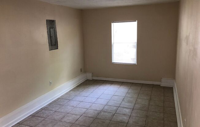 3 beds, 1 bath, $1,250