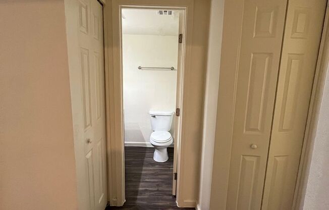 2 beds, 1 bath, 950 sqft, $1,225, Unit 109