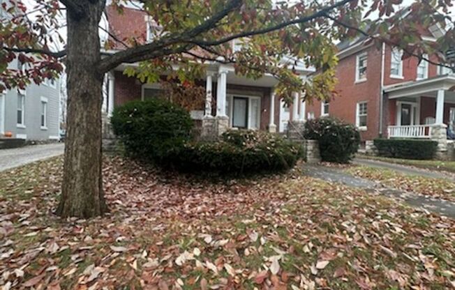 3 beds, 1 bath, 1,300 sqft, $2,085, Unit Unit 1B