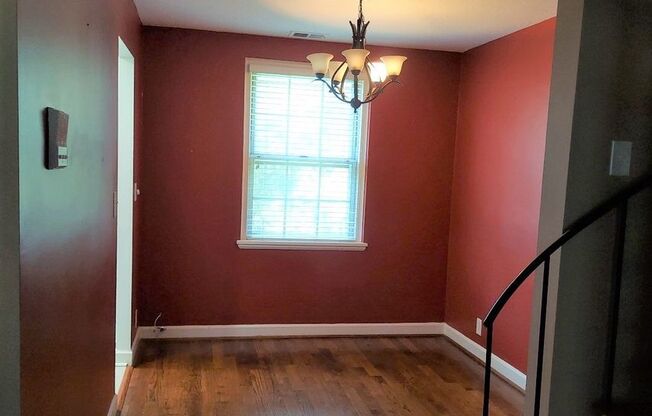 Stunning And Spacious 2-Level, 1 Bedroom, Den/Loft, 1 Bathroom Condo In Desirable Fairlington Villages