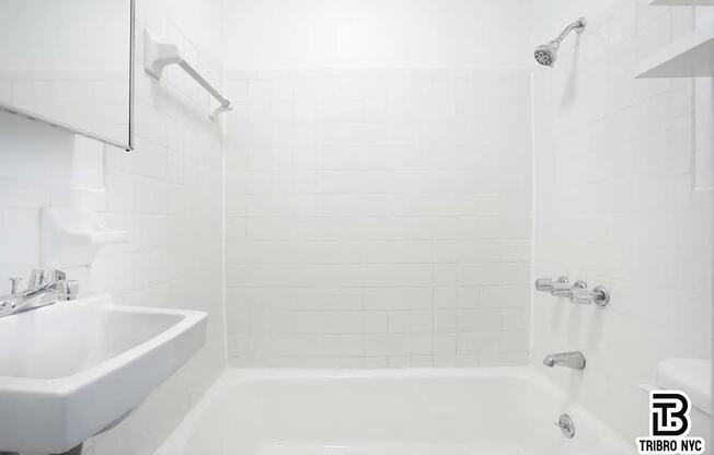 1 bed, 1 bath, $3,600, Unit 3RE