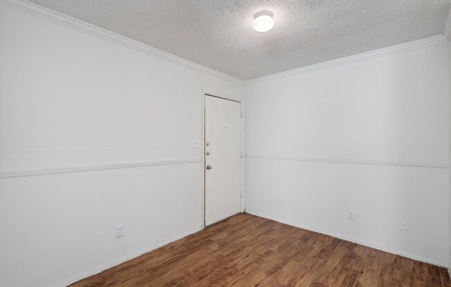 4105 Speedway, Unit 105